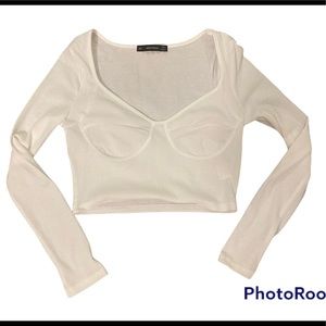 Long sleeve white crop top. Size: M